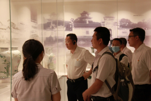公司工会组织集体春游活动490.png